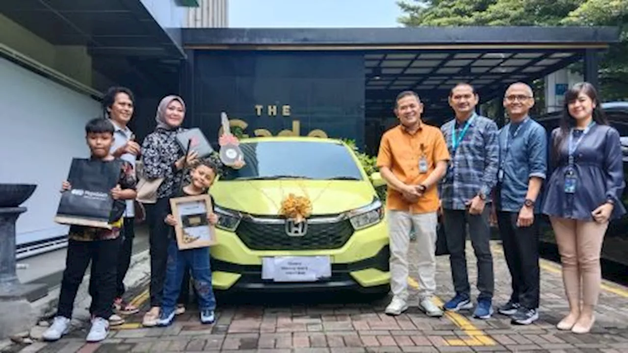 Pegadaian Serahkan Hadiah Mobil Brio Kepada Nasabah Program Mulia