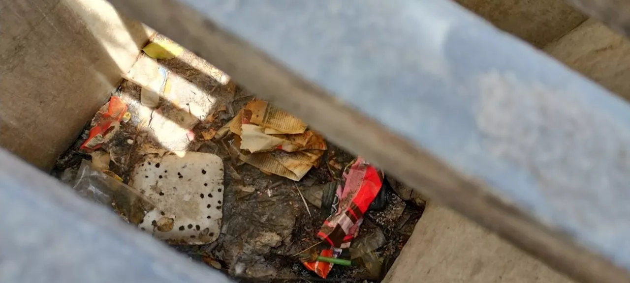 Basura 'inunda' las alcantarillas de Plaza Abasolo en Irapuato