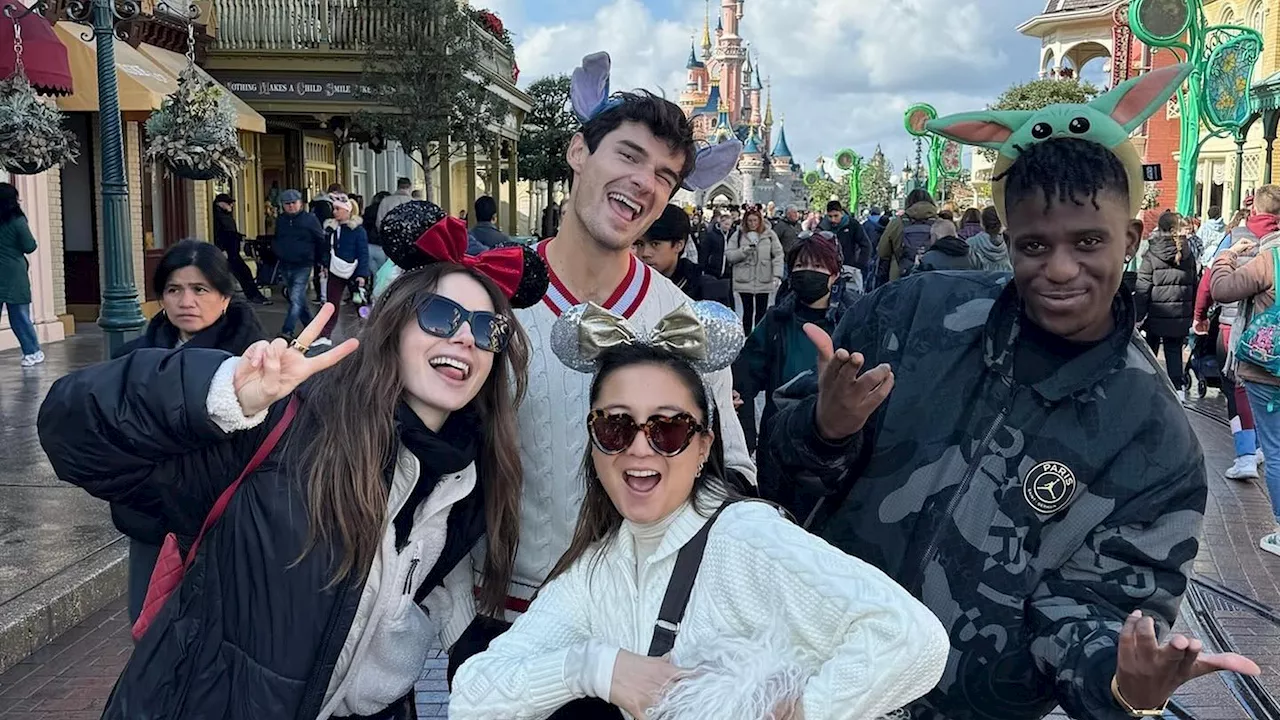 'Emily in Paris'-Stars genießen einen Tag im Disneyland!