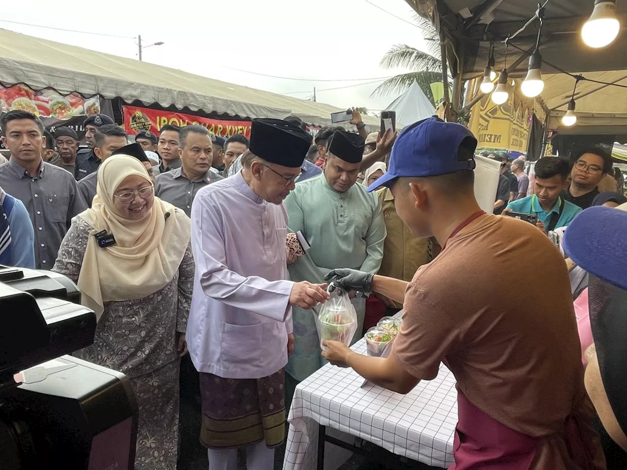 Anwar launches MySaveFood project in Ipoh