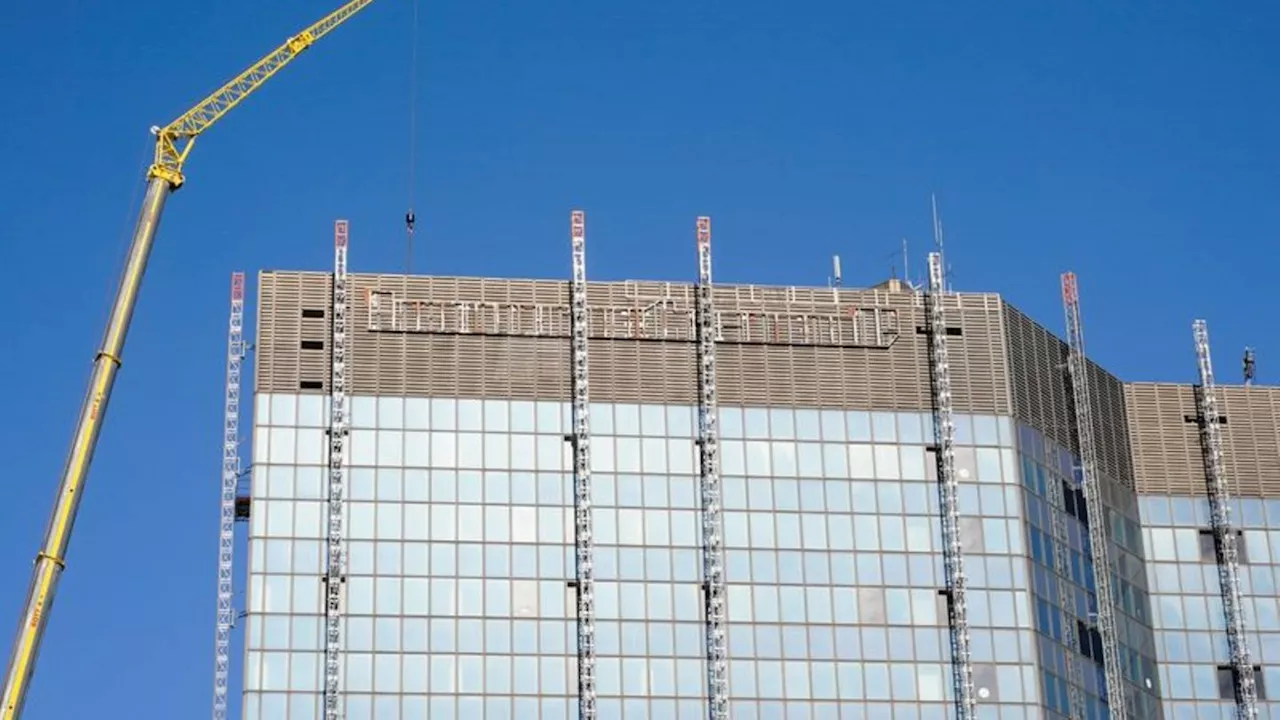 Rückbau der Fassade: Abriss eines Wahrzeichens: Rathaus-Turm Ludwigshafen