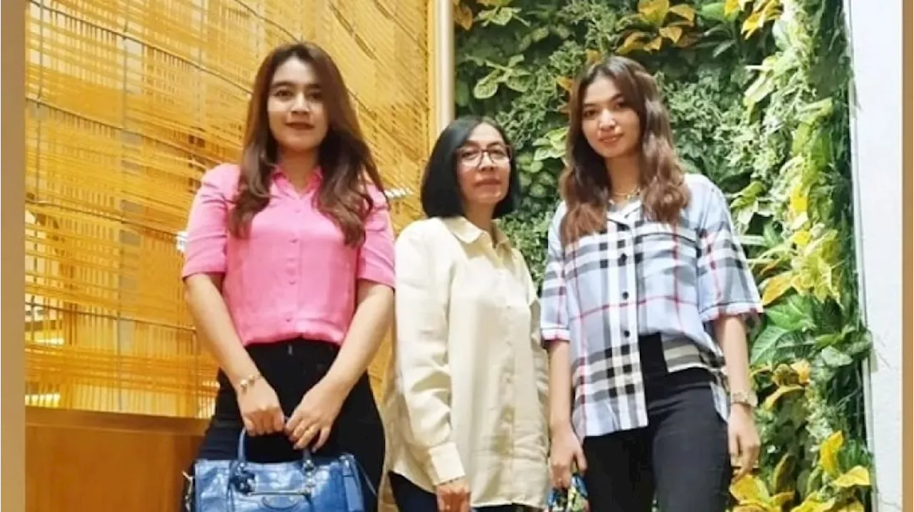 Selvi Ananda Bareng Ibu dan Kakak Kompak Tenteng Tas Branded, Punya Siapa Paling Mahal?