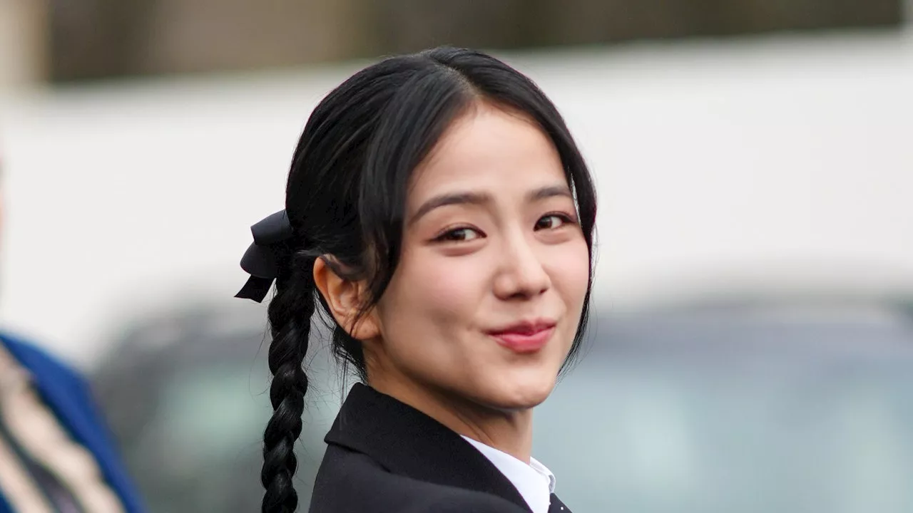 BLACKPINK's Jisoo Has the Coziest Alo Yoga Matching Set — See Photos