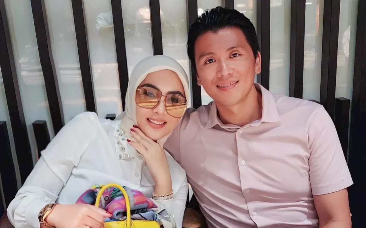 Syahrini Kuatkan Iman usai Disentil Tak Pernah Pamer Momen Bareng Reino Barack