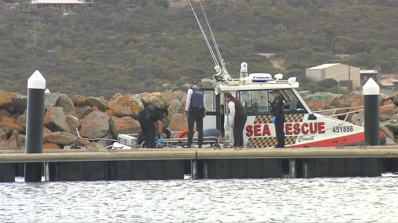 Three found dead, two survive after fishing boat capsizes near Port Lincoln in South Australia