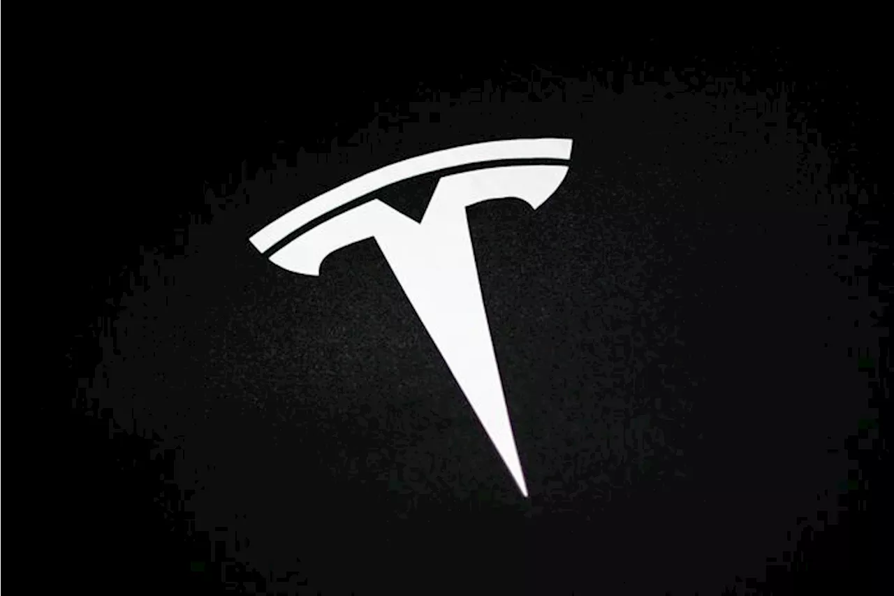 Tesla e governo in trattativa per sito di camion in Italia