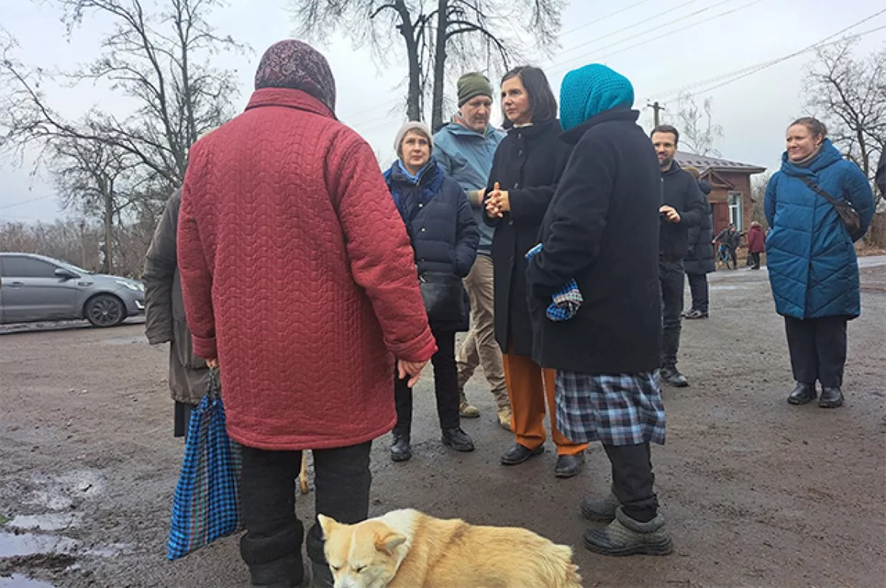 Местные в панике.