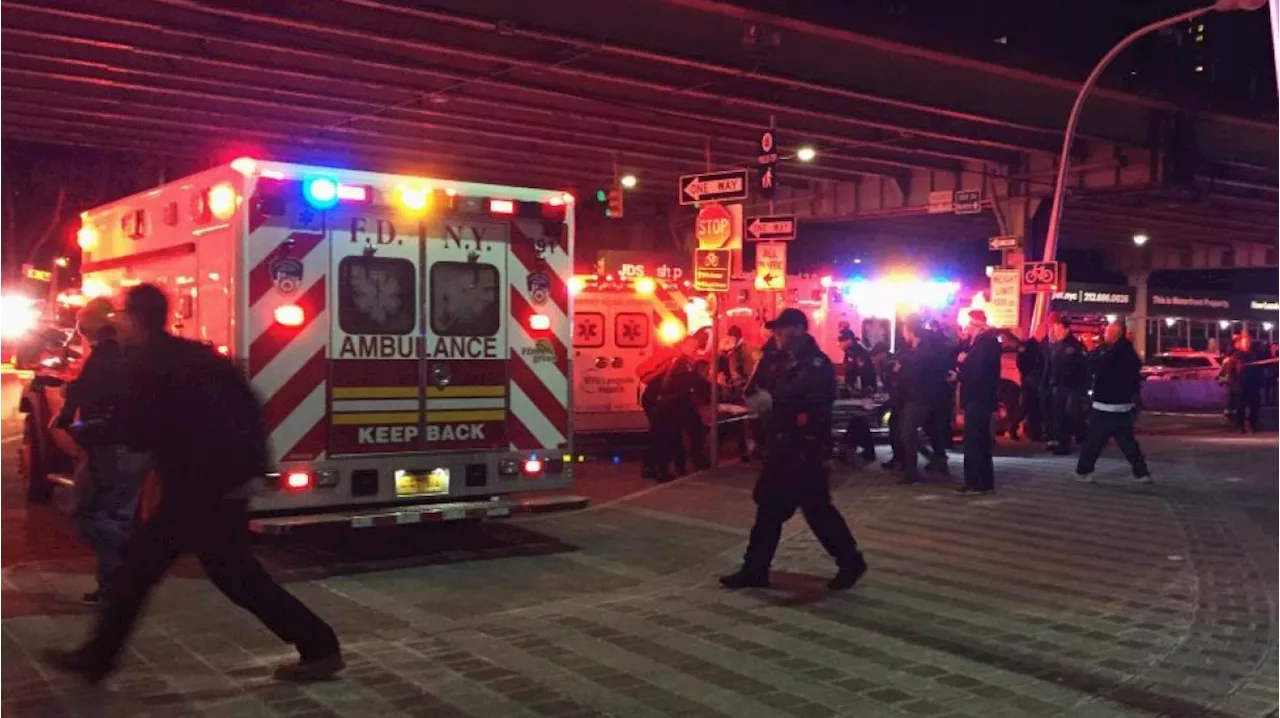 Brücke in Baltimore stürzt nach Schiffskollision ein – mehrere Menschen im Wasser