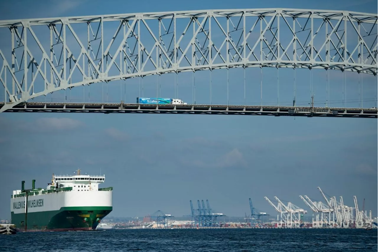 Ponte desaba nos EUA após colisão de navio; 20 pessoas estão desaparecidas