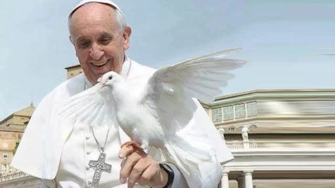 La Pasqua di papa Francesco, la ricerca della pace passa soltanto dal dialogo