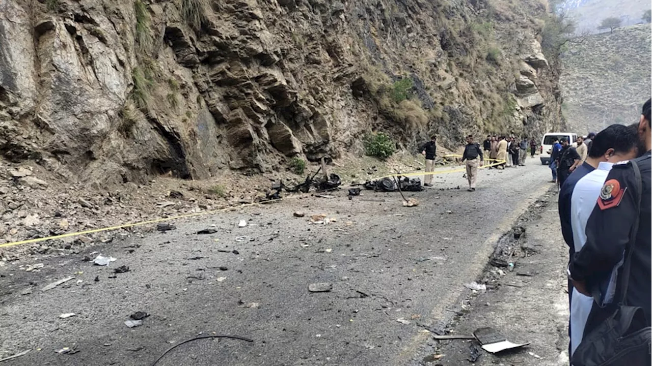 Pakistani police say 5 Chinese nationals and their local driver were killed in a suicide attack