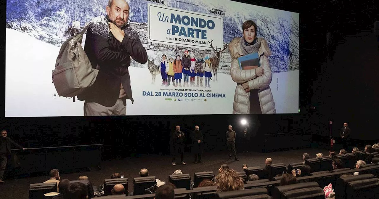 Raffaele e Albanese maestri in “Un mondo a parte”: esce il film