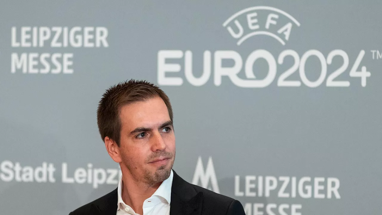  Philipp Lahm place la France favorite : 'Ils ont 40 joueurs très talenteux'