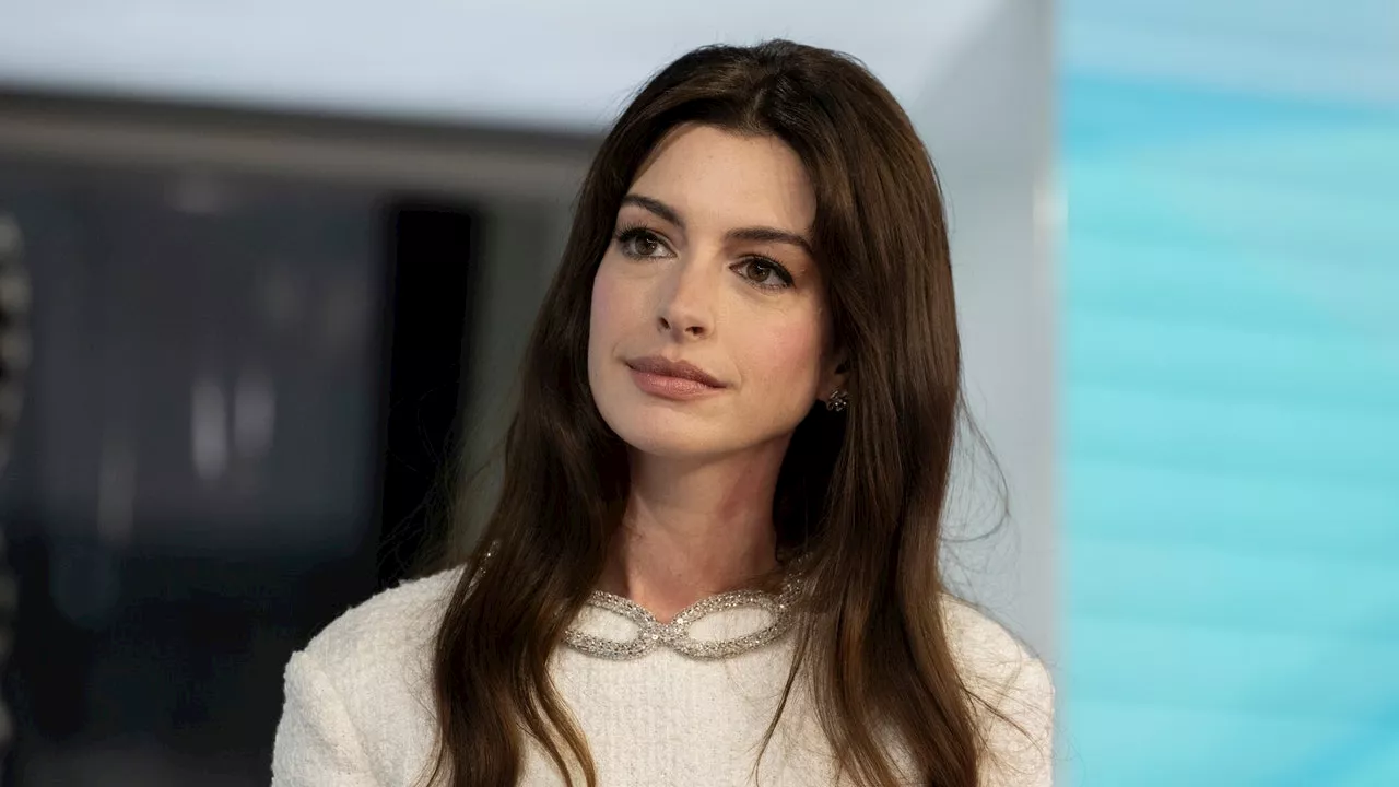 Anne Hathaway Opens Up About Having a Miscarriage While Playing a Pregnant Woman on Stage