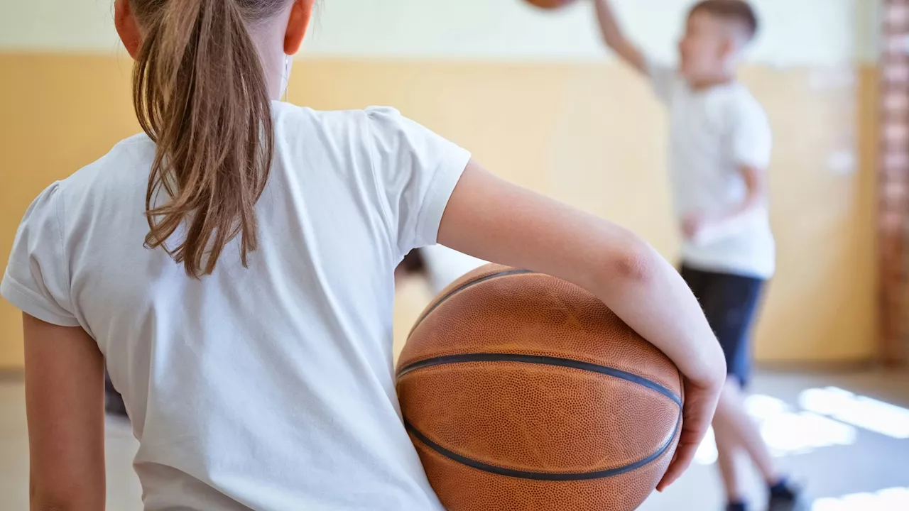 Lehrerin würgte Schüler, nahm Bub in Schwitzkasten