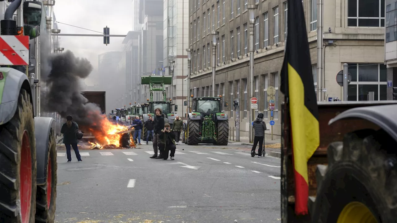 I trattori bloccano ancora Bruxelles: l’Ue volta le spalle agli agricoltori ucraini