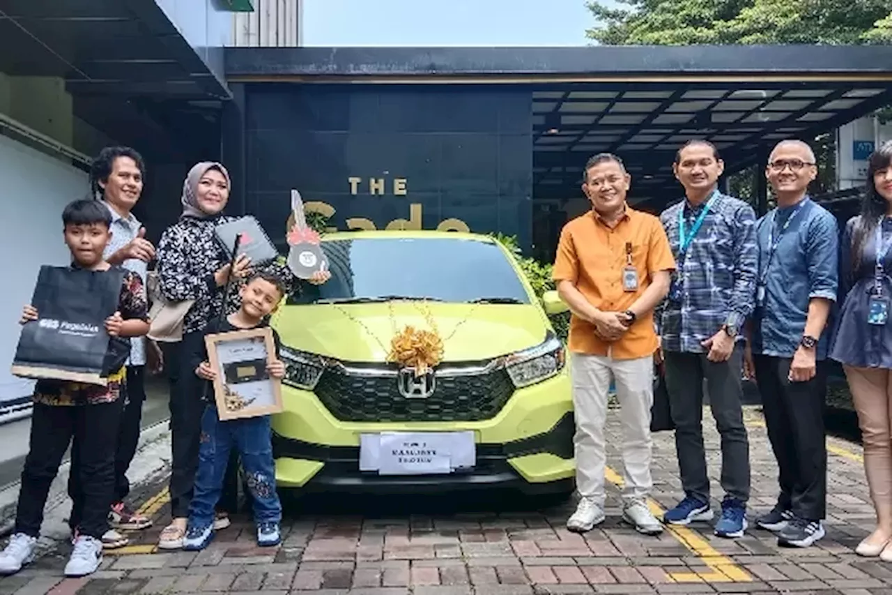 Beli Emas Bonus Mobil, Pegadaian Serahkan Reward Mobil Brio Kepada Nasabah Loyal