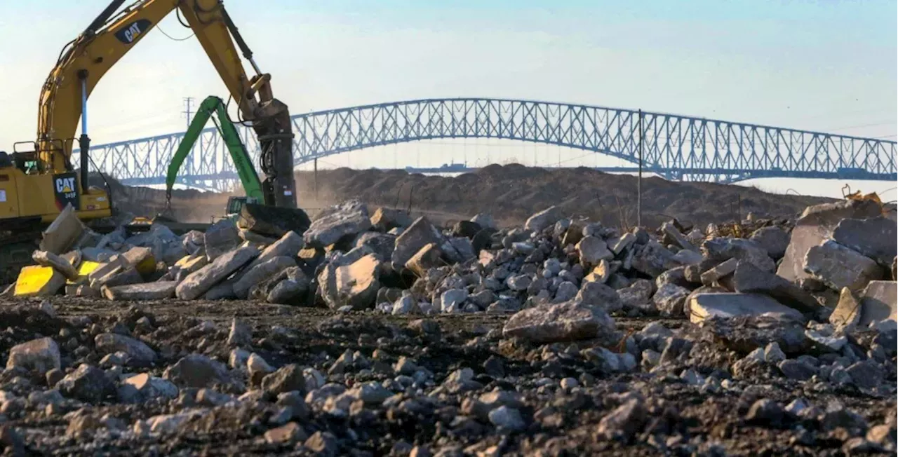 Baltimore bridge collapses after ship strikes it, sending vehicles into