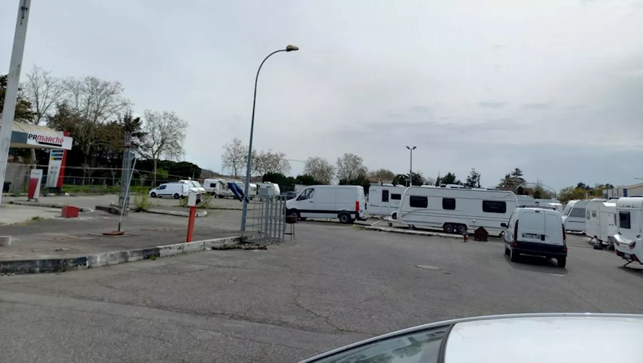 Parking d'Intermarché à Muret : les gens du voyage lèveront bientôt le camp