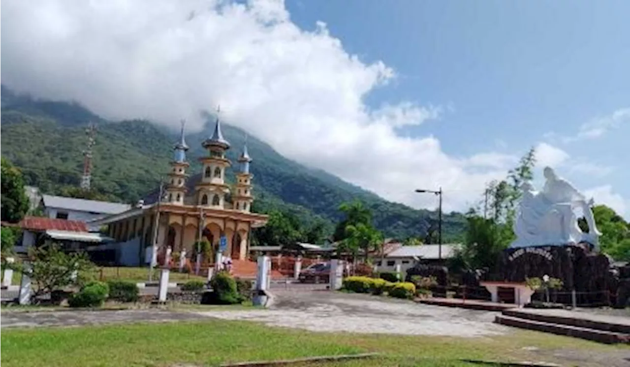 Peziarah Diimbau Pakai Masker saat Ritual Semana Santa 2024 di Larantuka Flores Timur