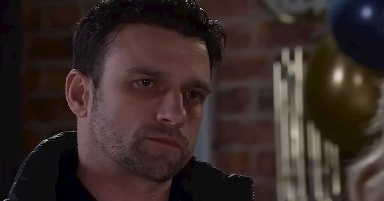 Corrie fans spot 'hilarious' Damon blunder in robbery scenes before arrest