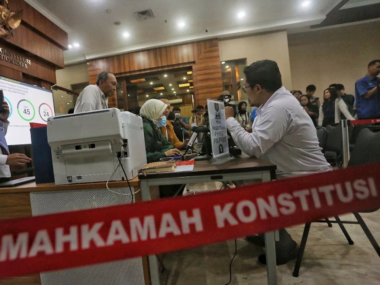 Jelang Sidang Perdana Sengketa Pilpres, Gedung MK Dikelilingi Tembok Beton dan Kawat Berduri