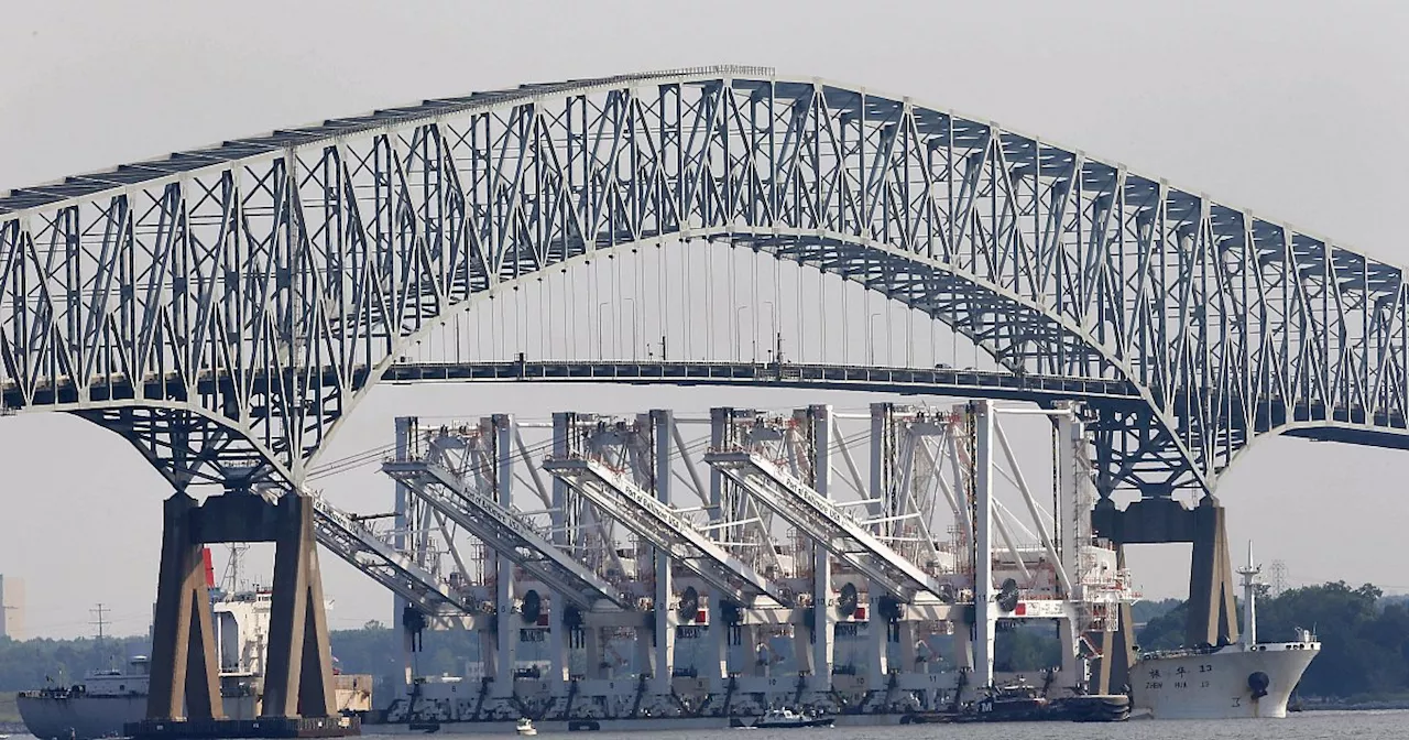 Von Schiff gerammt: Brücke in Baltimore im US-Bundesstaat Maryland eingestürzt