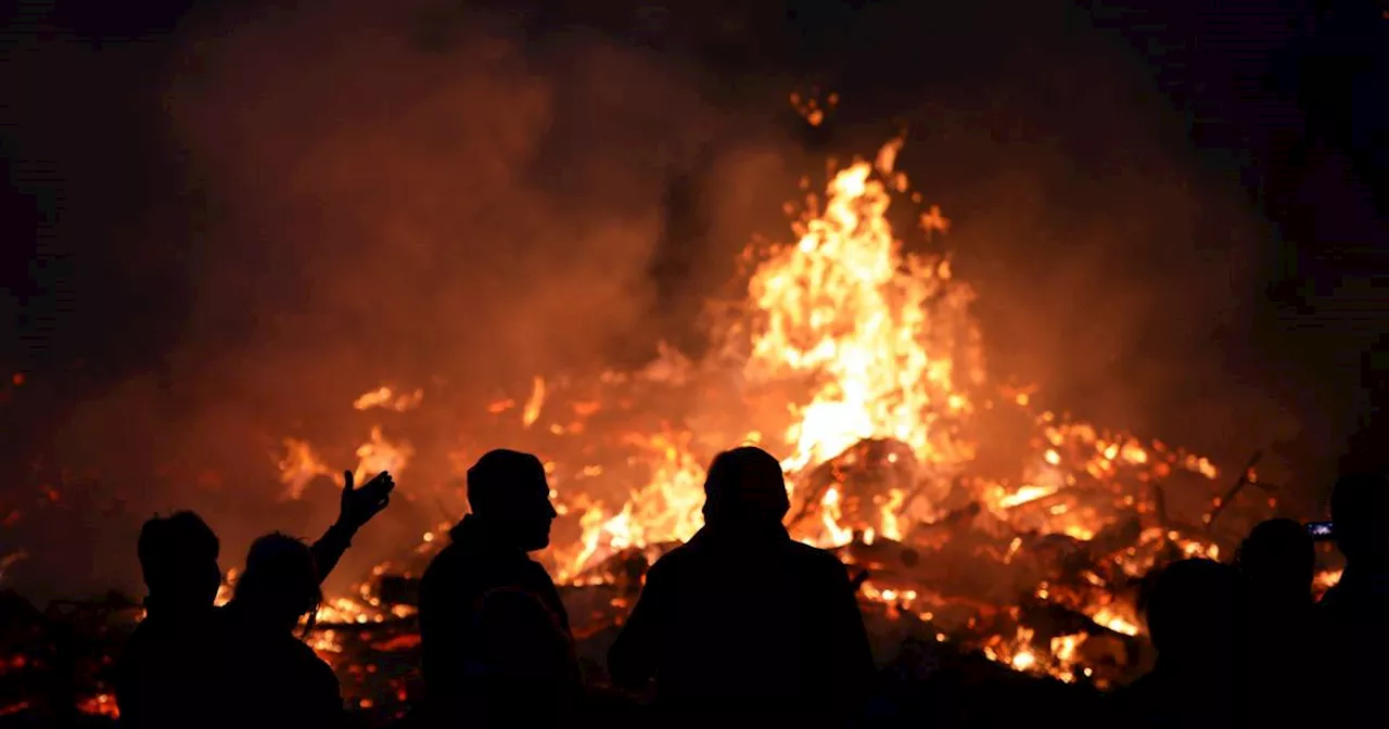 Osterfeuer in Dinslaken, Voerde, Hünxe – Termine und Tradition