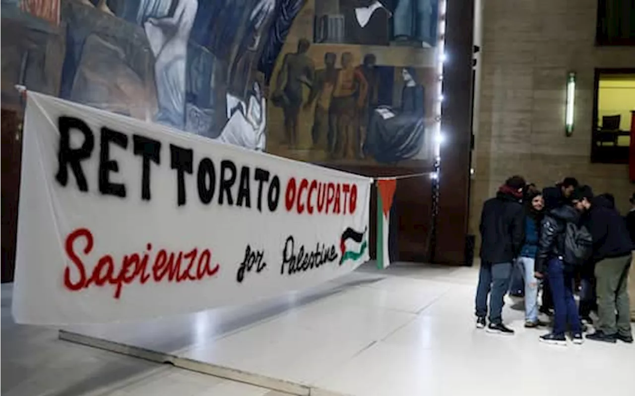 Roma, tensione tra studenti e forze di polizia alla Sapienza