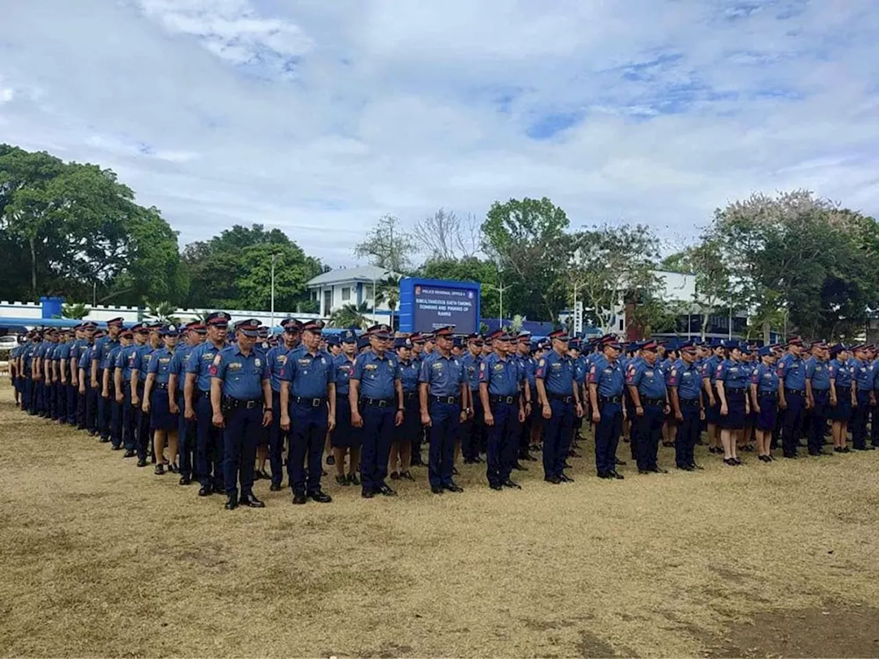 Over 2,700 cops in Western Visayas promoted in mass ceremony