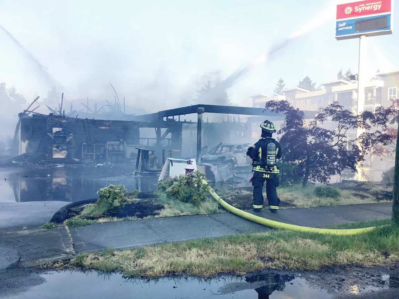 Comox man receives heroism award for saving woman from burning vehicle