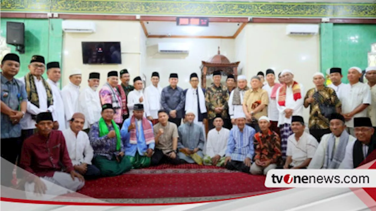 Pj Gubernur Sumsel Agus Fatoni Berikan Bantuan Kemakmuran Masjid di Kota Prabumulih