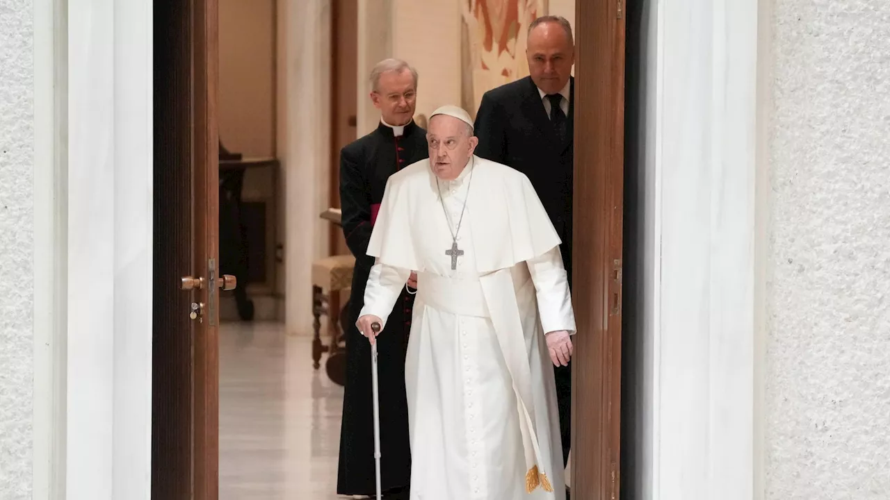 Pope appears in better health, praises Israeli, Arab dads who lost kids in conflict