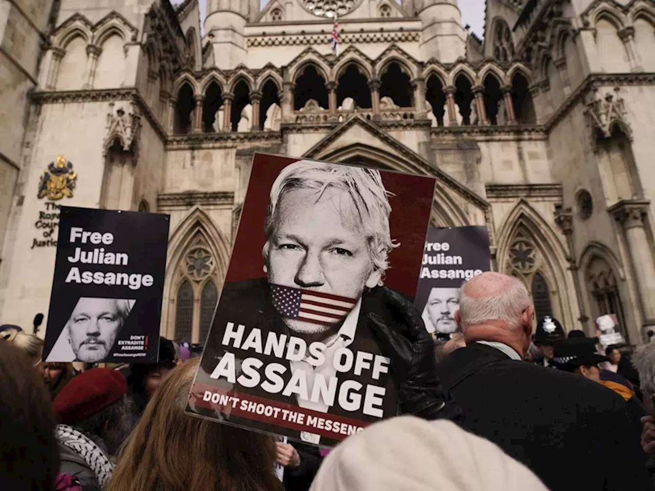 UK Court Delays Ruling On Julian Assange’s Extradition To The US