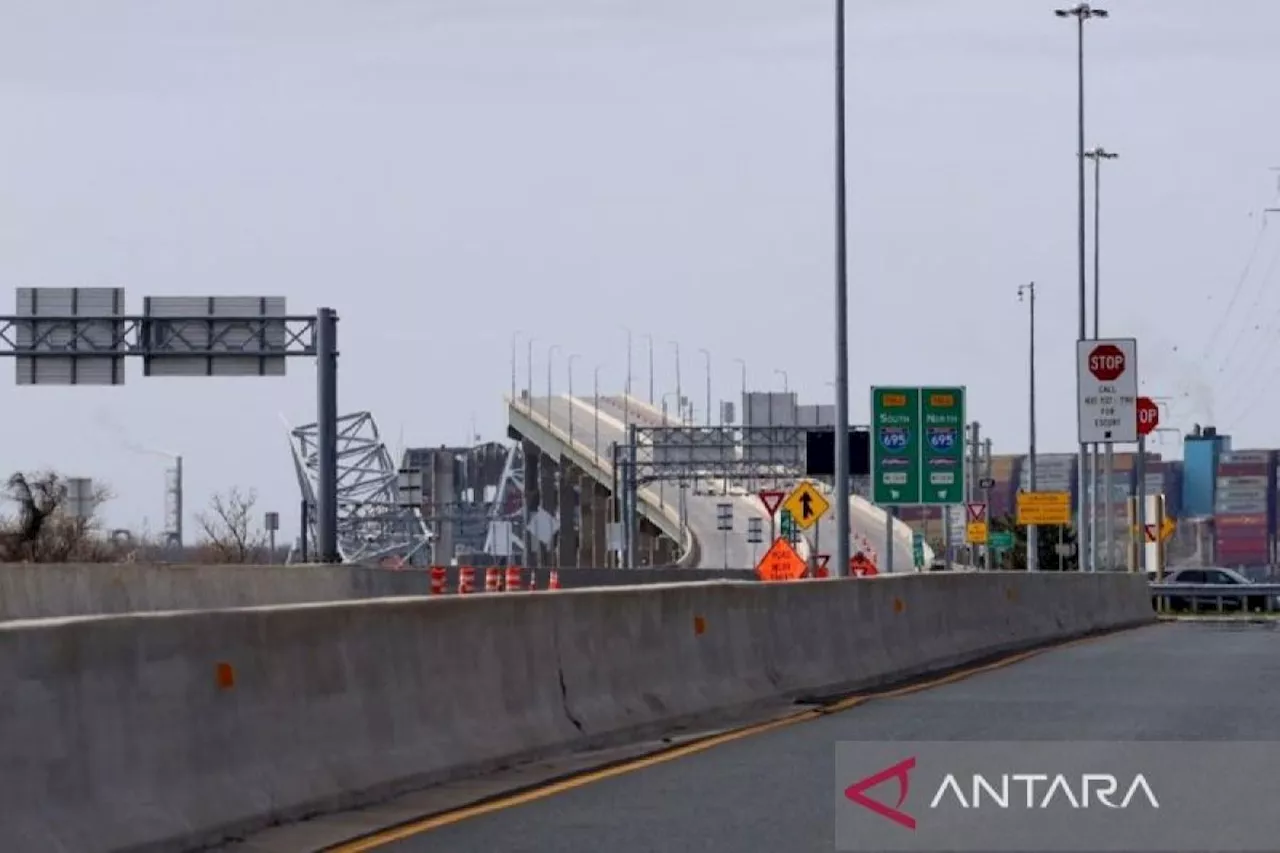 Enam orang dinyatakan hilang setelah jembatan di Baltimore ambruk