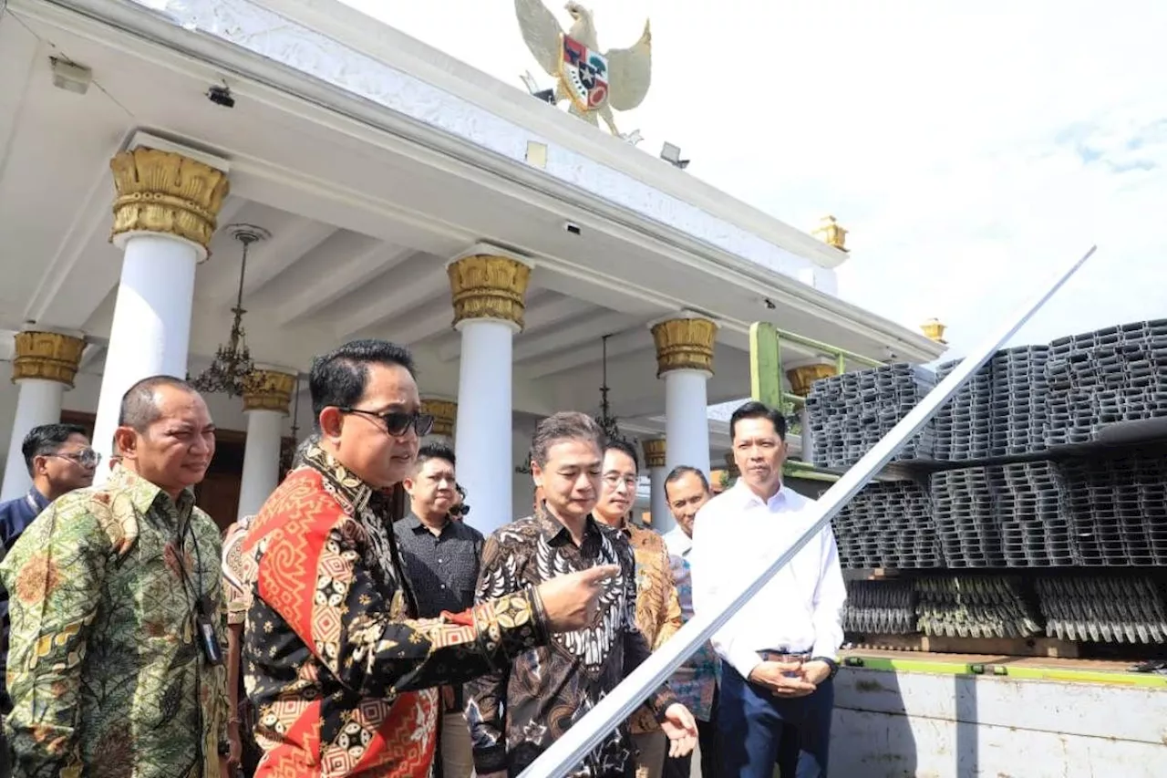 Pemprov Jatim terima bantuan baja ringan untuk rumah terdampak gempa