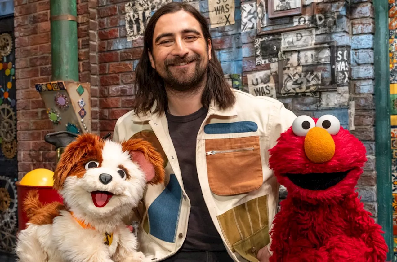 Noah Kahan Helps ‘Sesame Street’ Celebrate the ‘Season of the Sticks’: Watch