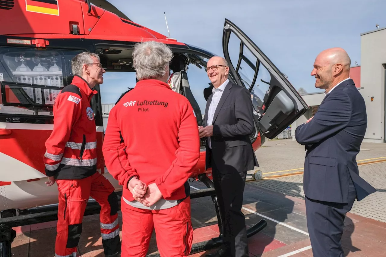 DRF Luftrettung in Angermünde - Ministerpräsident Dr. Dietmar Woidke besucht Christoph 64