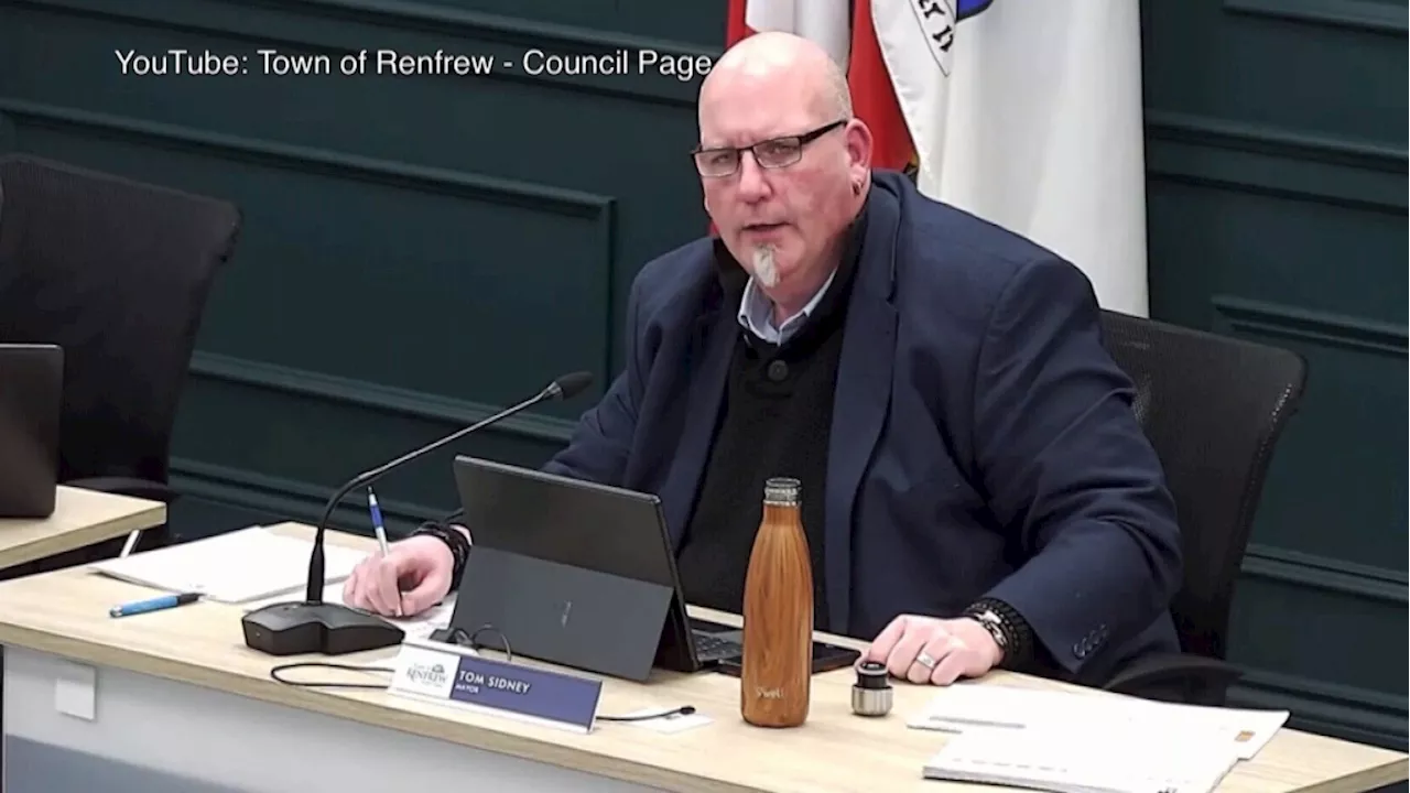 Renfrew council calls on mayor to resign, removes him from committees