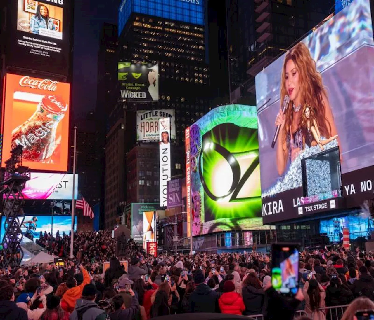 Video: Shakira paraliza Times Square con concierto gratis