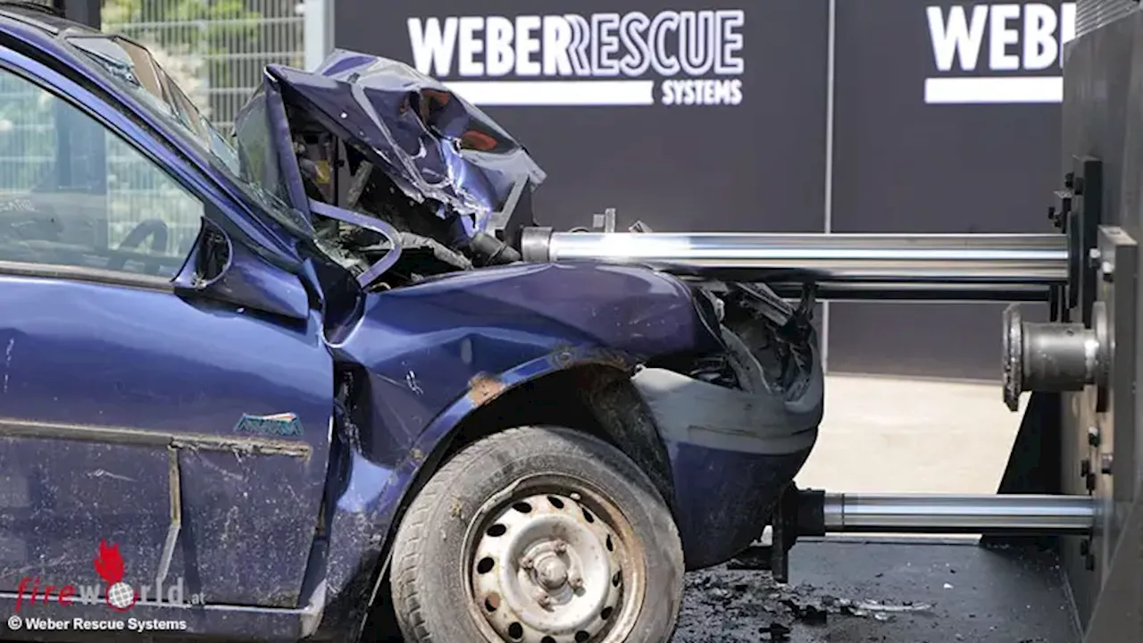 Feuerwehr Essen setzt als erste Wehr Deutschlands auf realistische Fahrzeugdeformierung für Übungszwecke → Weber Crash System