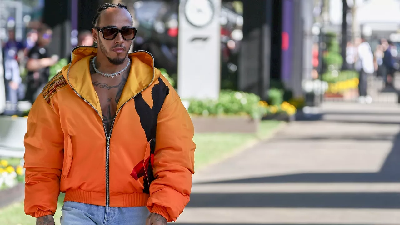 Lewis Hamilton porte le bomber le plus flamboyant du moment (et c'est une marque française)