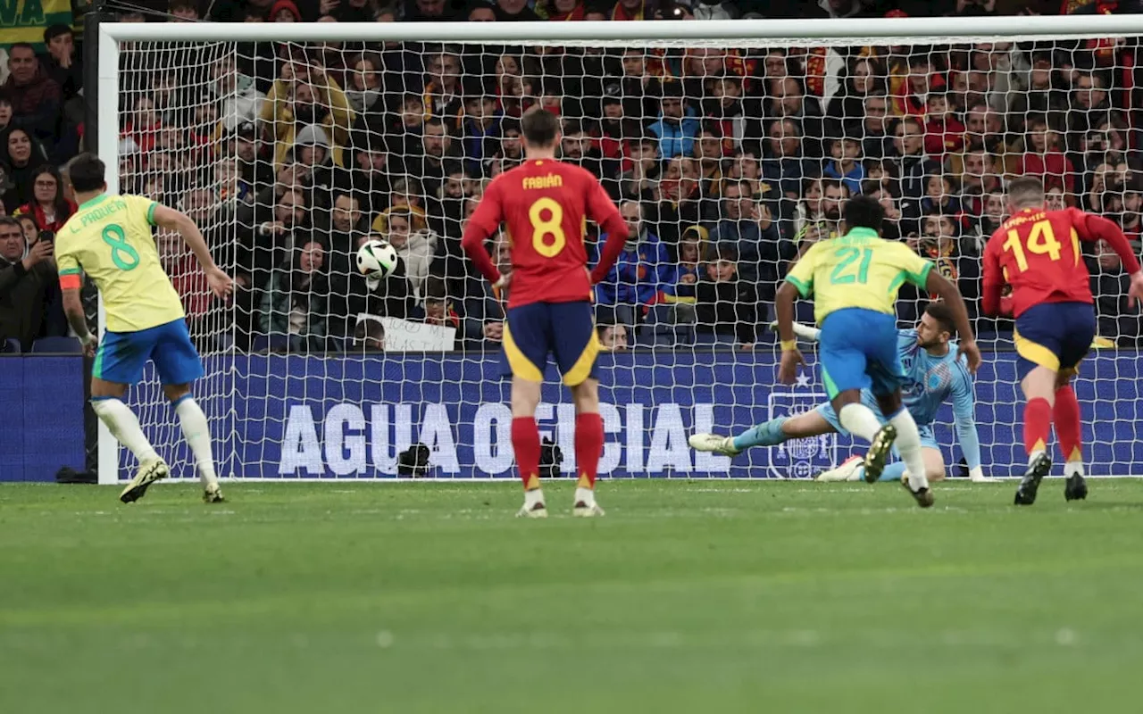 Na arquibancada, Galvão narra gol da Seleção contra a Espanha; veja