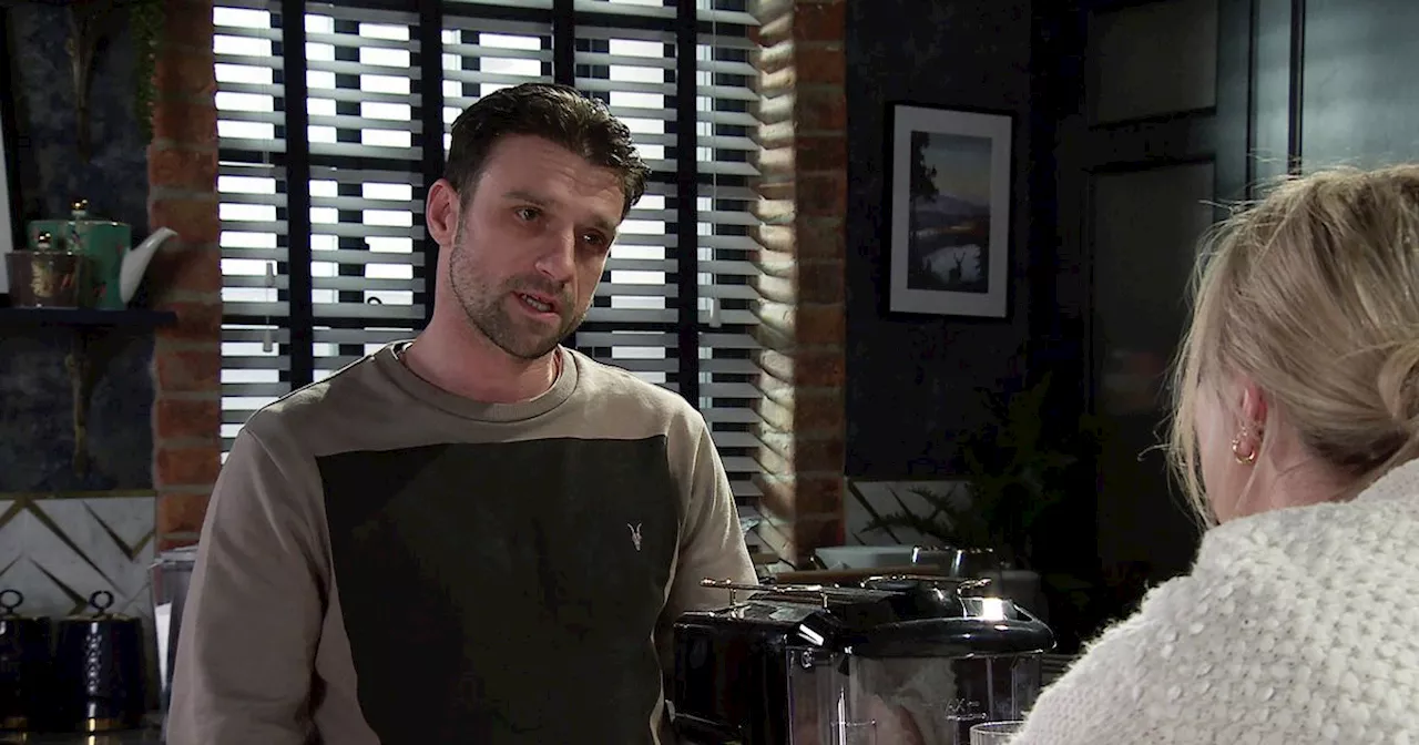 Corrie's Damon sent three-word message by 'son' after 'blooper' uncovered