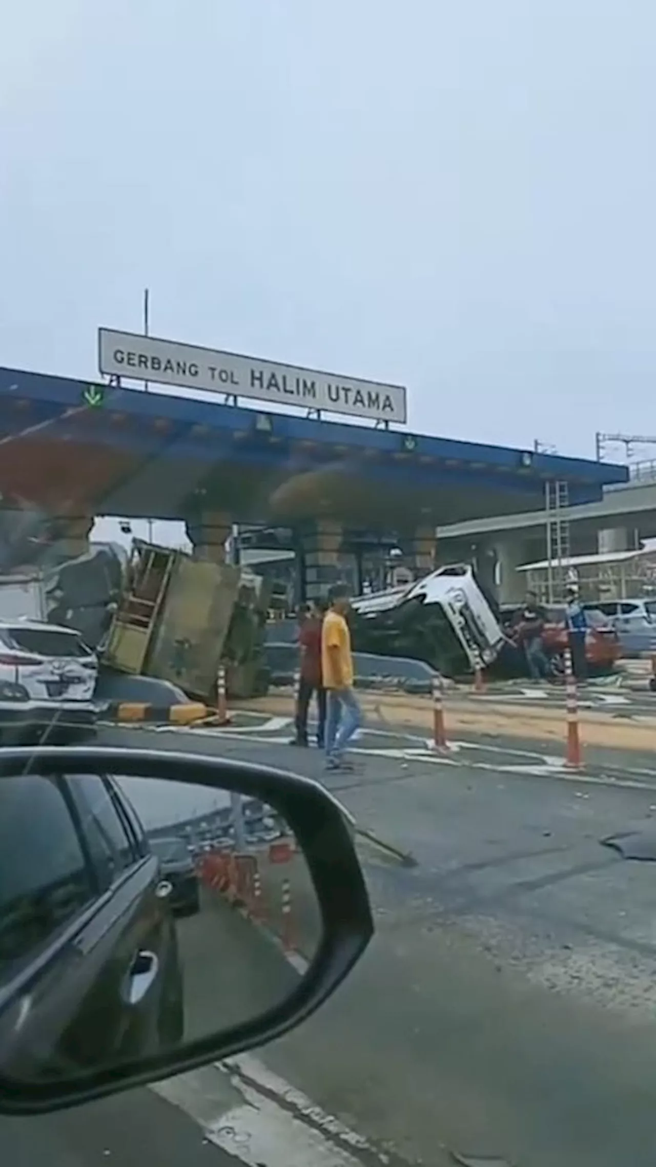 Pengakuan Sopir Truk Penyebab Kecelakaan Beruntun di Gerbang Tol Halim: Saya Dikerjain Sama Orang, Tali Gas Dicopot