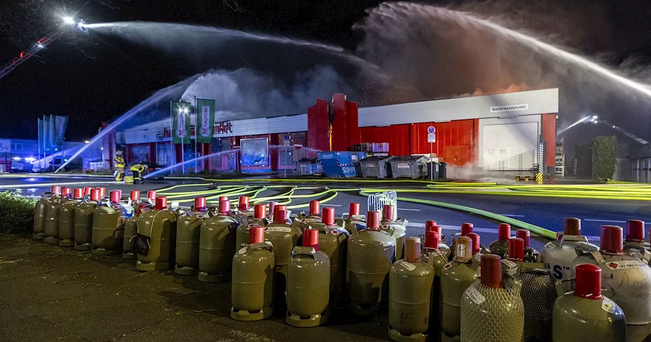 Baumarkt in CastropRauxel in Flammen Deutschland