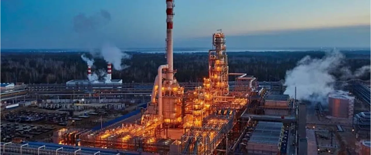 Russia's Offline Oil Refining Capacity Reaches 14%