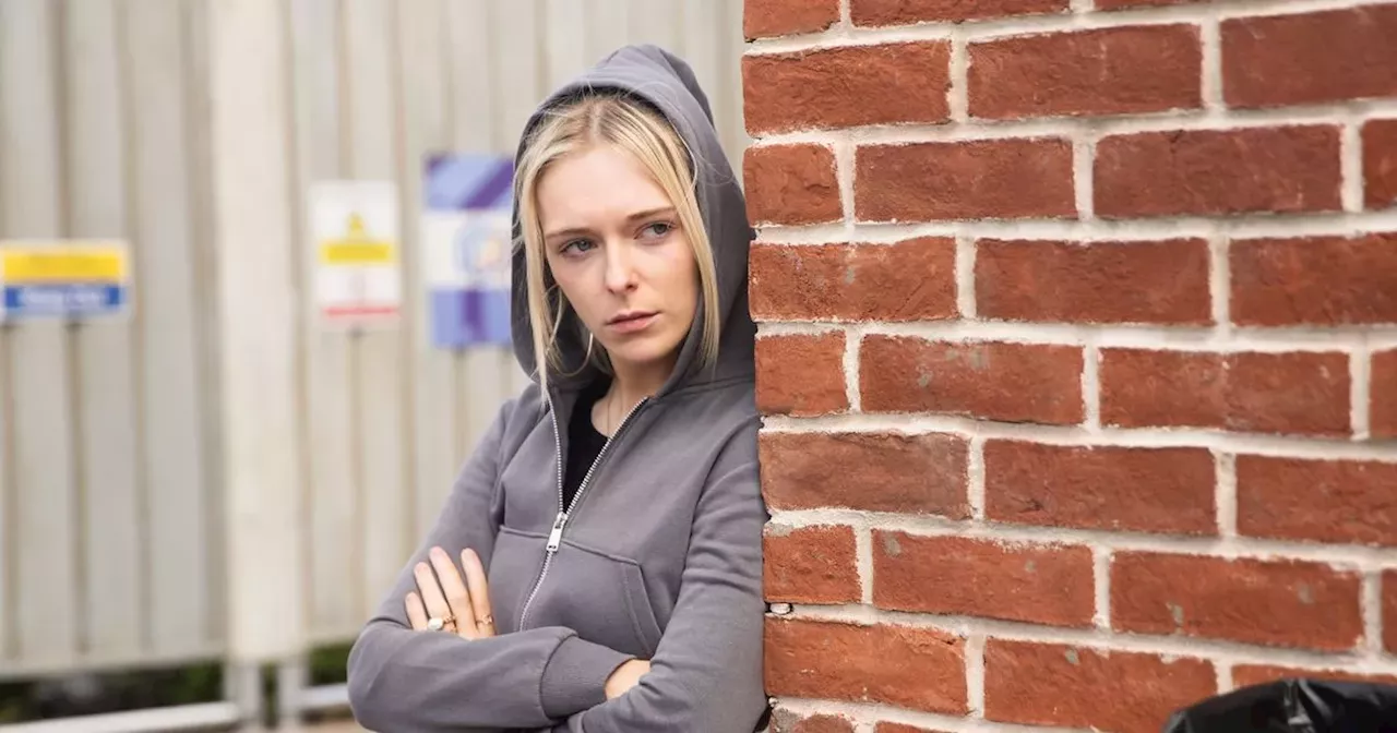 Coronation Street's Lauren's mum arrives on the cobbles as teen remains missing