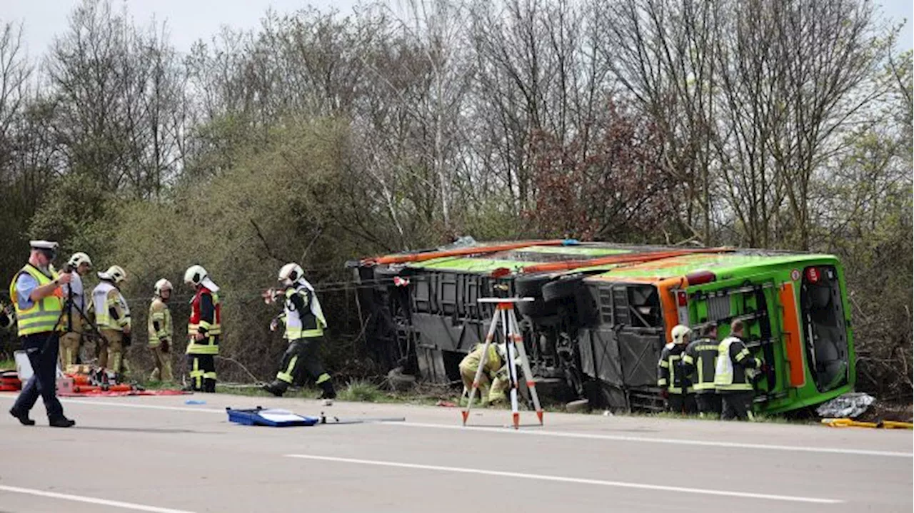 Fünf Menschen bei Unfall von Reisebus aus Berlin gestorben