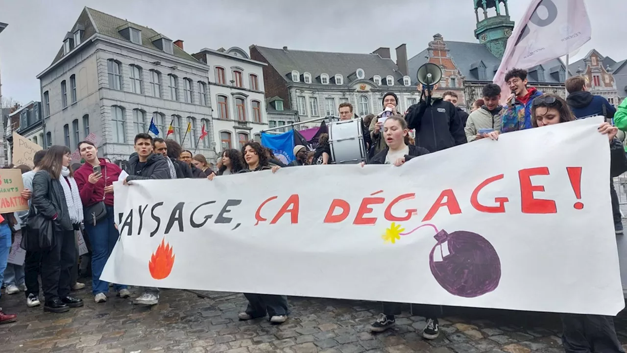 250 étudiants manifestent contre le décret paysage dans le centre de Bruxelles